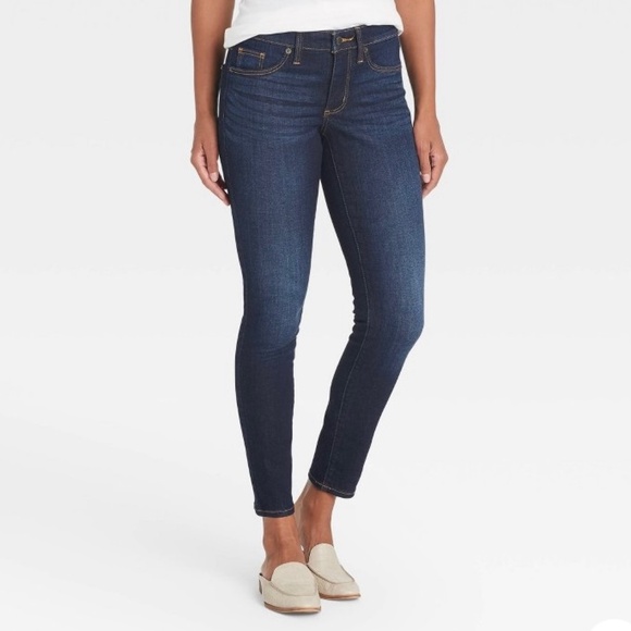 Universal Thread- 2 Pairs of Jeans - Picture 1 of 4